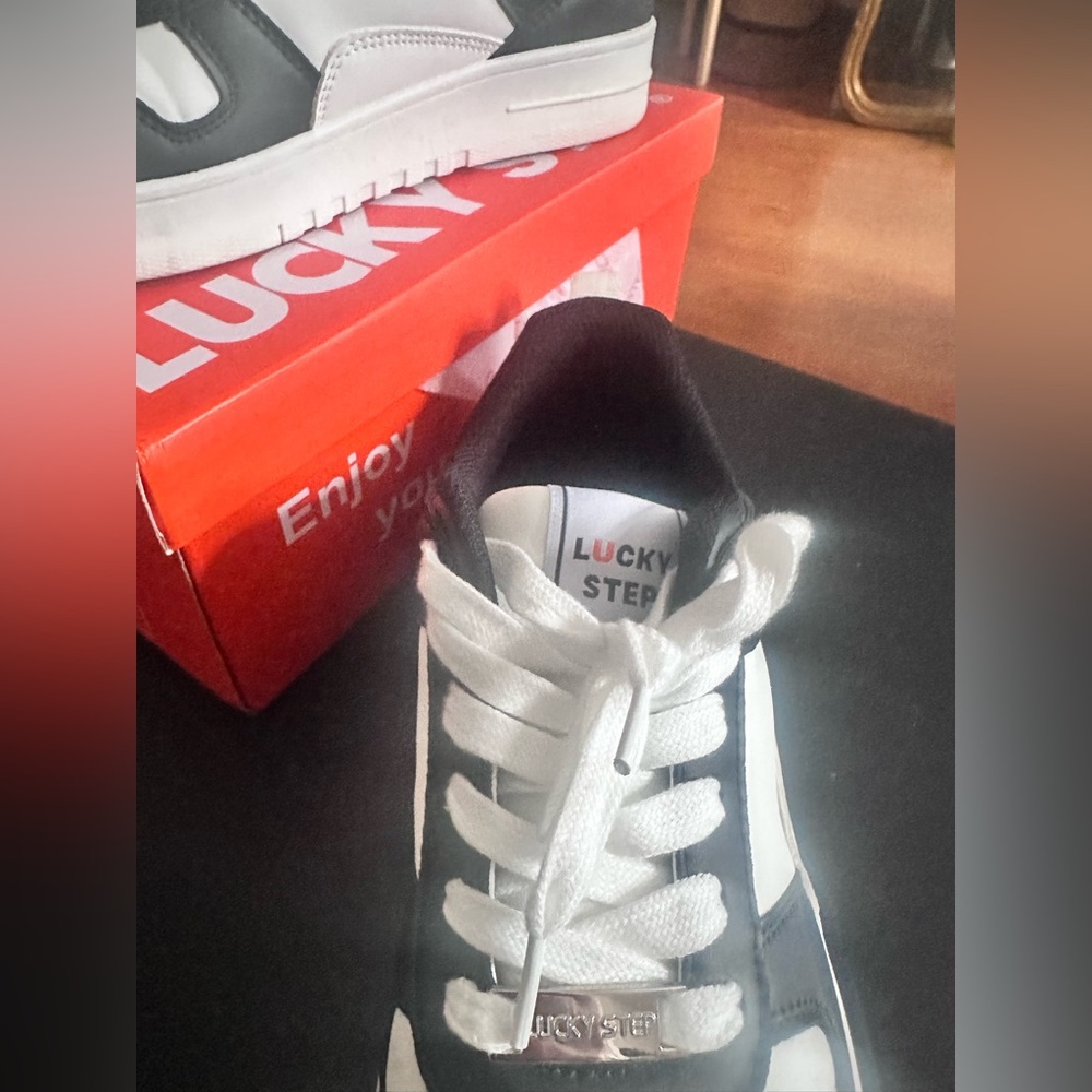 Lucky Step Fashion Sneakers Black and White - Picture 9 of 9